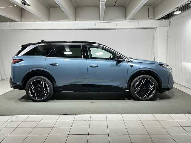 Peugeot 5008 GT motore elettrico (73kWh) 210 CV GT (7 posti)