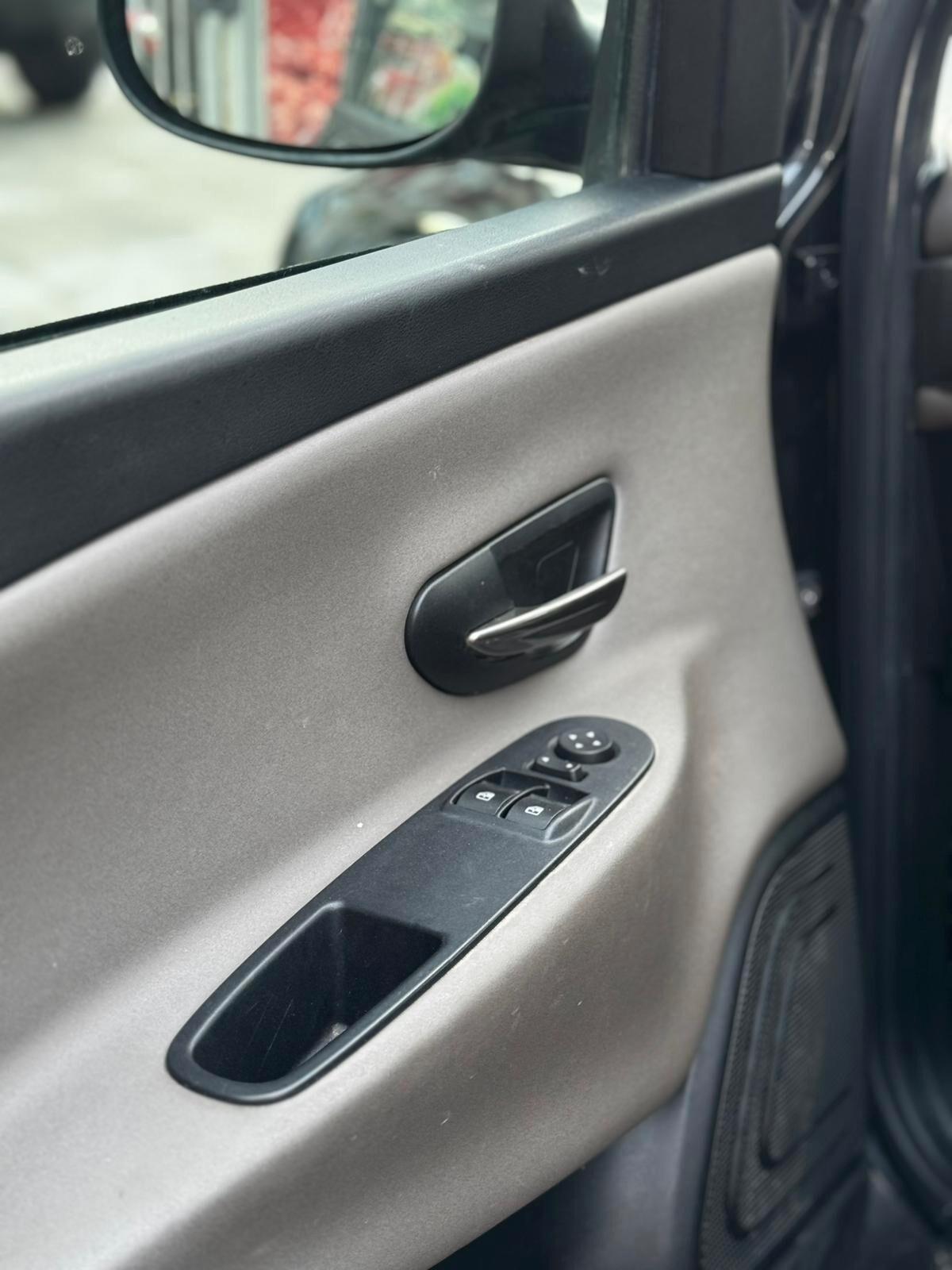 Lancia Ypsilon 1.3 MJT 16V 80 CV 5 porte S&S Platinum