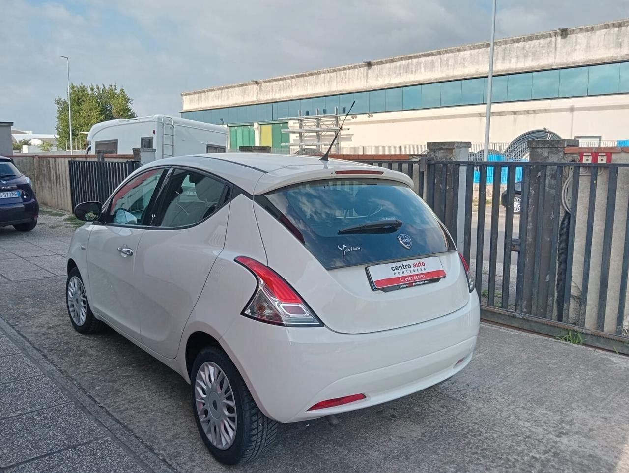 Lancia Ypsilon 1.2 69 CV 5 porte Silver