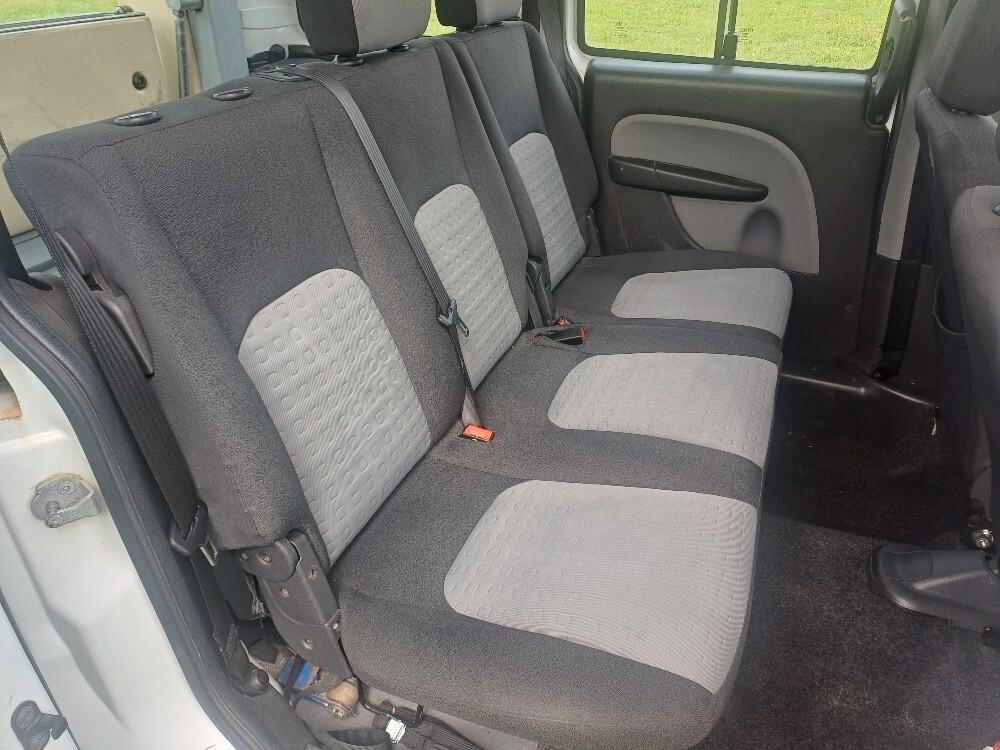 Fiat Doblò 1.9 MJT 120 CV con pedana per disabili