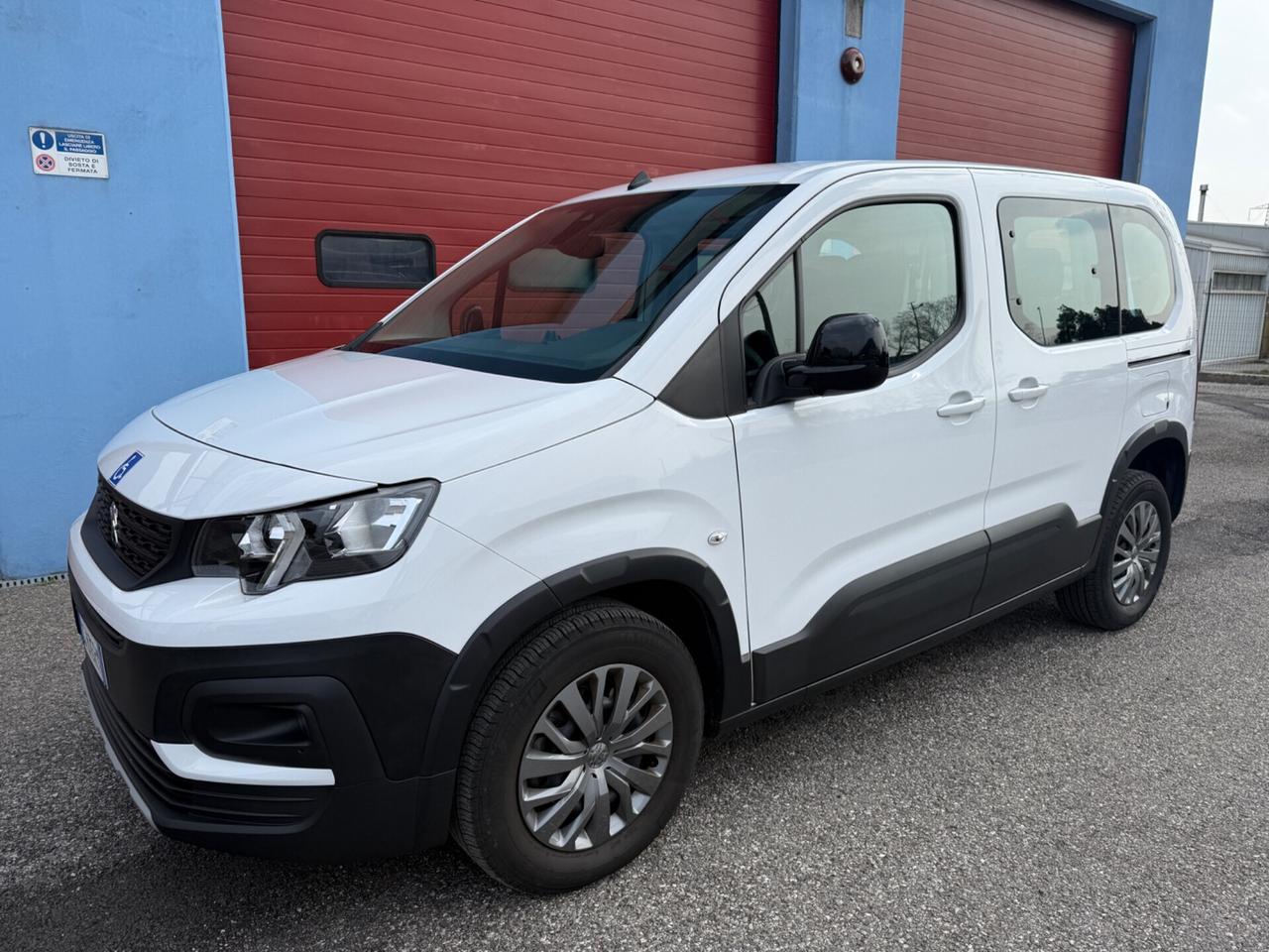 Peugeot Rifter - Auto per disabili con pianale ribassato