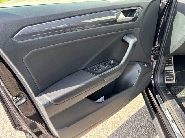 VOLKSWAGEN T-Roc 1.5 TSI ACT DSG R Line BlueMotion Technology
