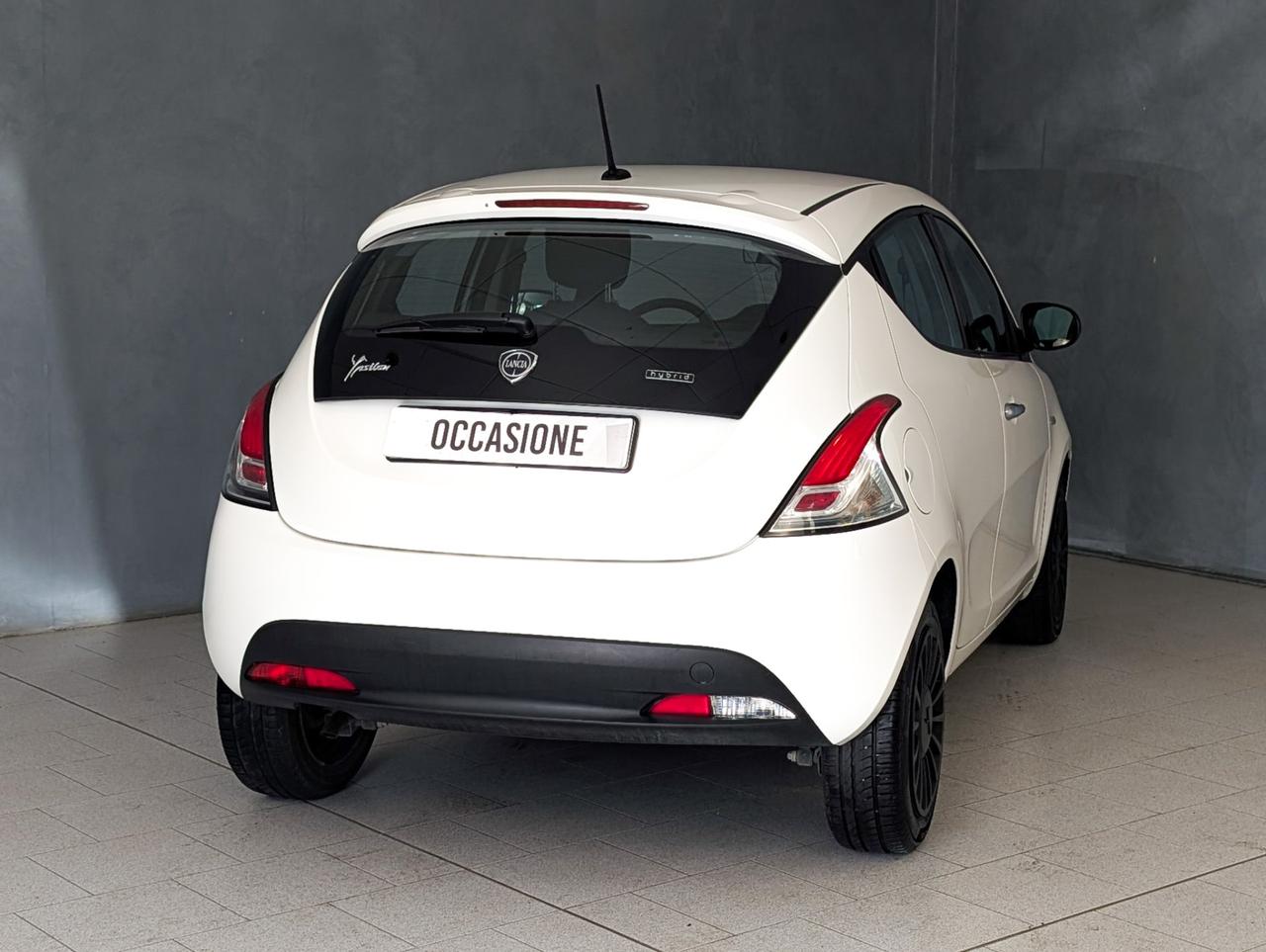 Lancia Ypsilon 1.0 Hybrid 70cv Silver