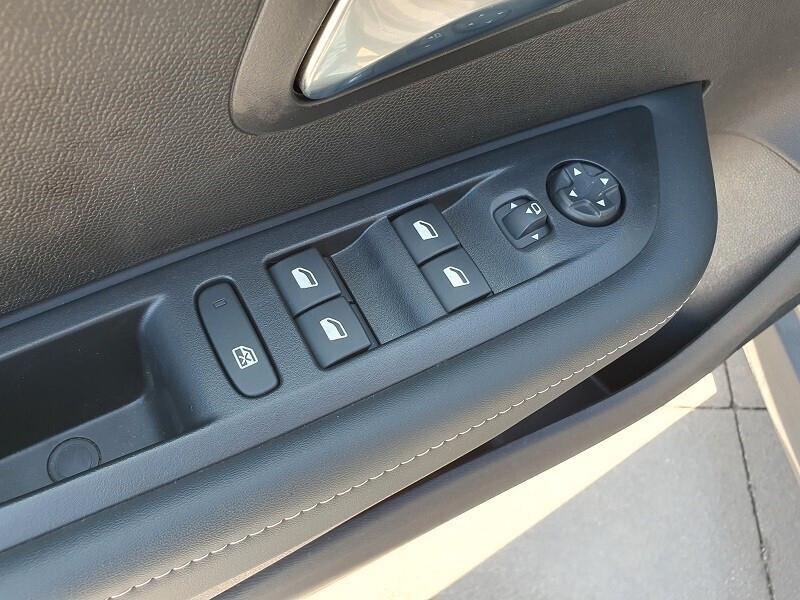 PEUGEOT NEW 208 1.2 PT 100CV S&S LED TOUCH 10 PARK