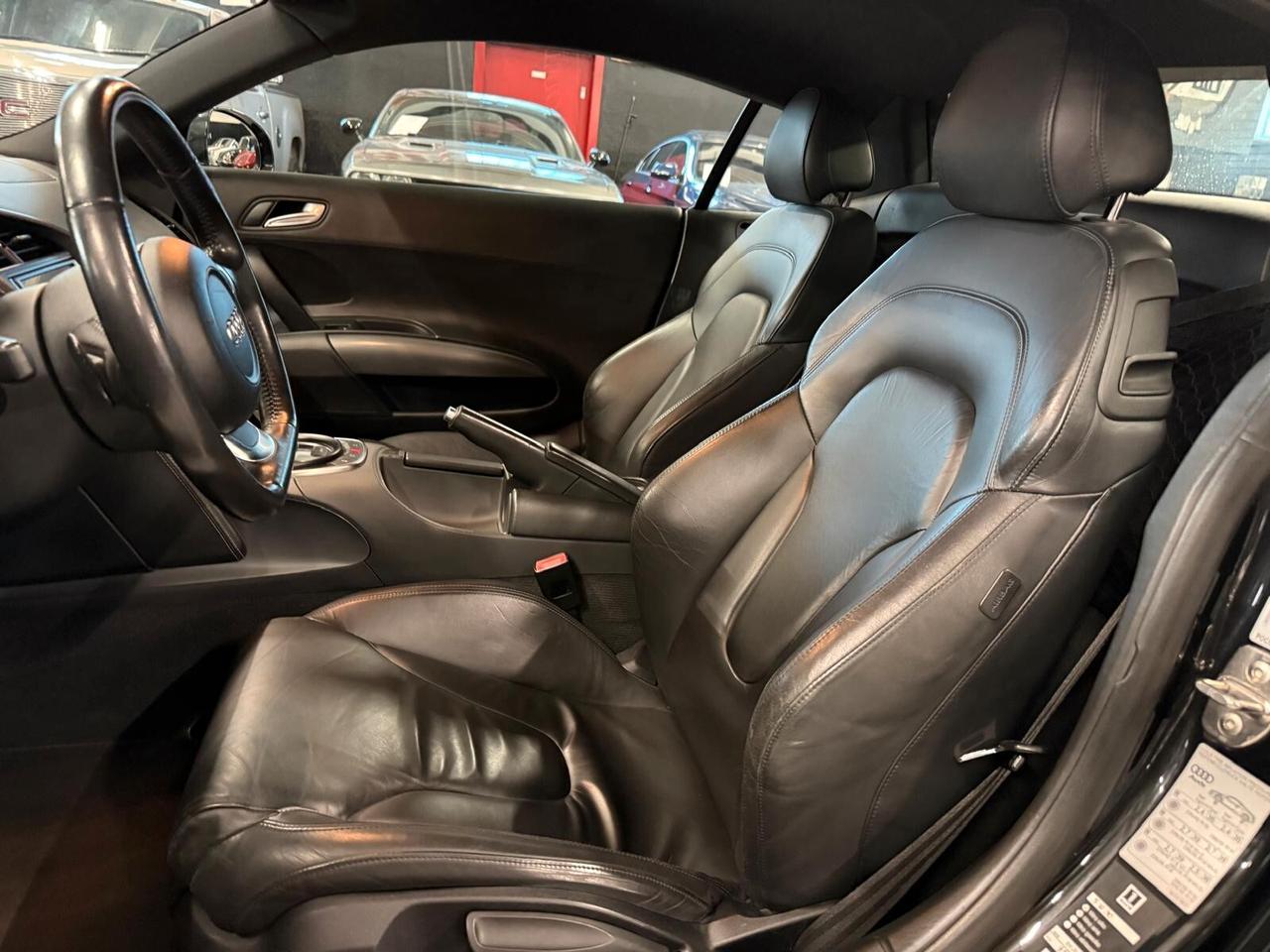 Audi R8 4.2 V8 FSI quattro R tronic
