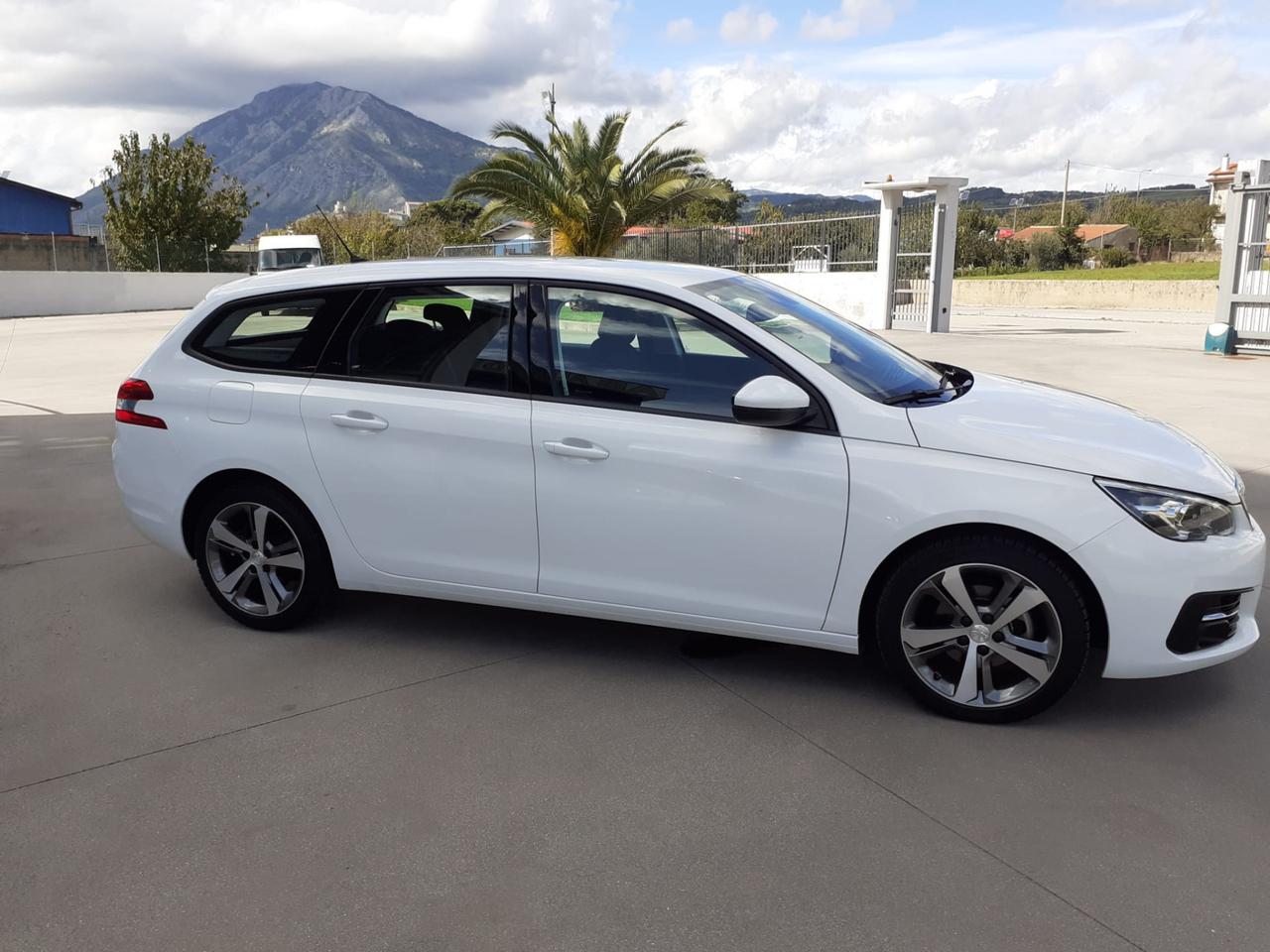 Peugeot 308 BlueHDi 130 S&S SW Allure