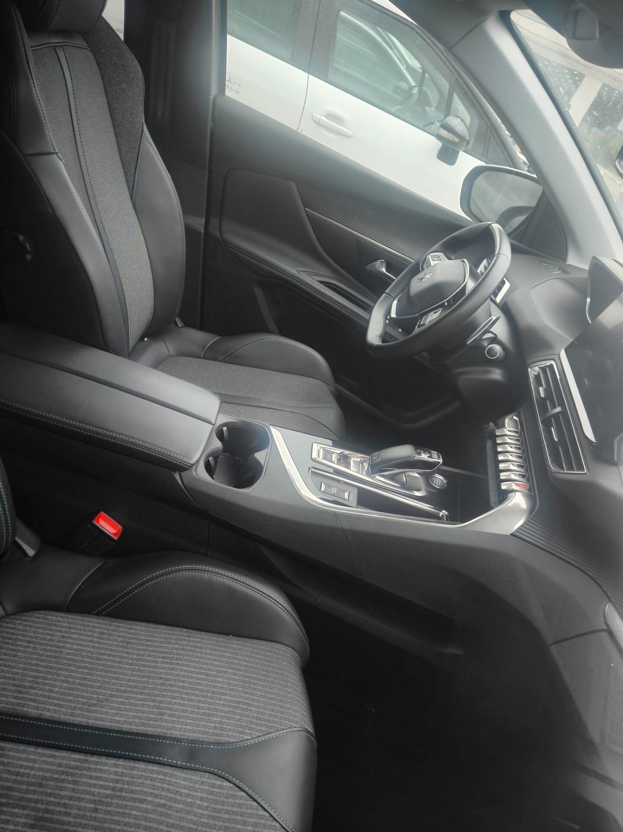 Peugeot 3008 BlueHDi 130 S&S EAT8 Allure Pack full led dinamica