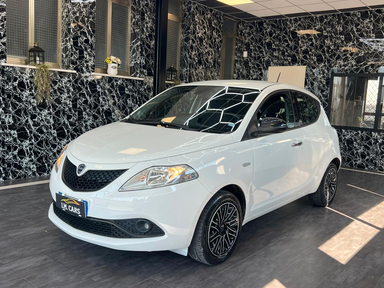 Lancia Ypsilon 1.0 FireFly 5 porte S&S Hybrid Ecochic Silver