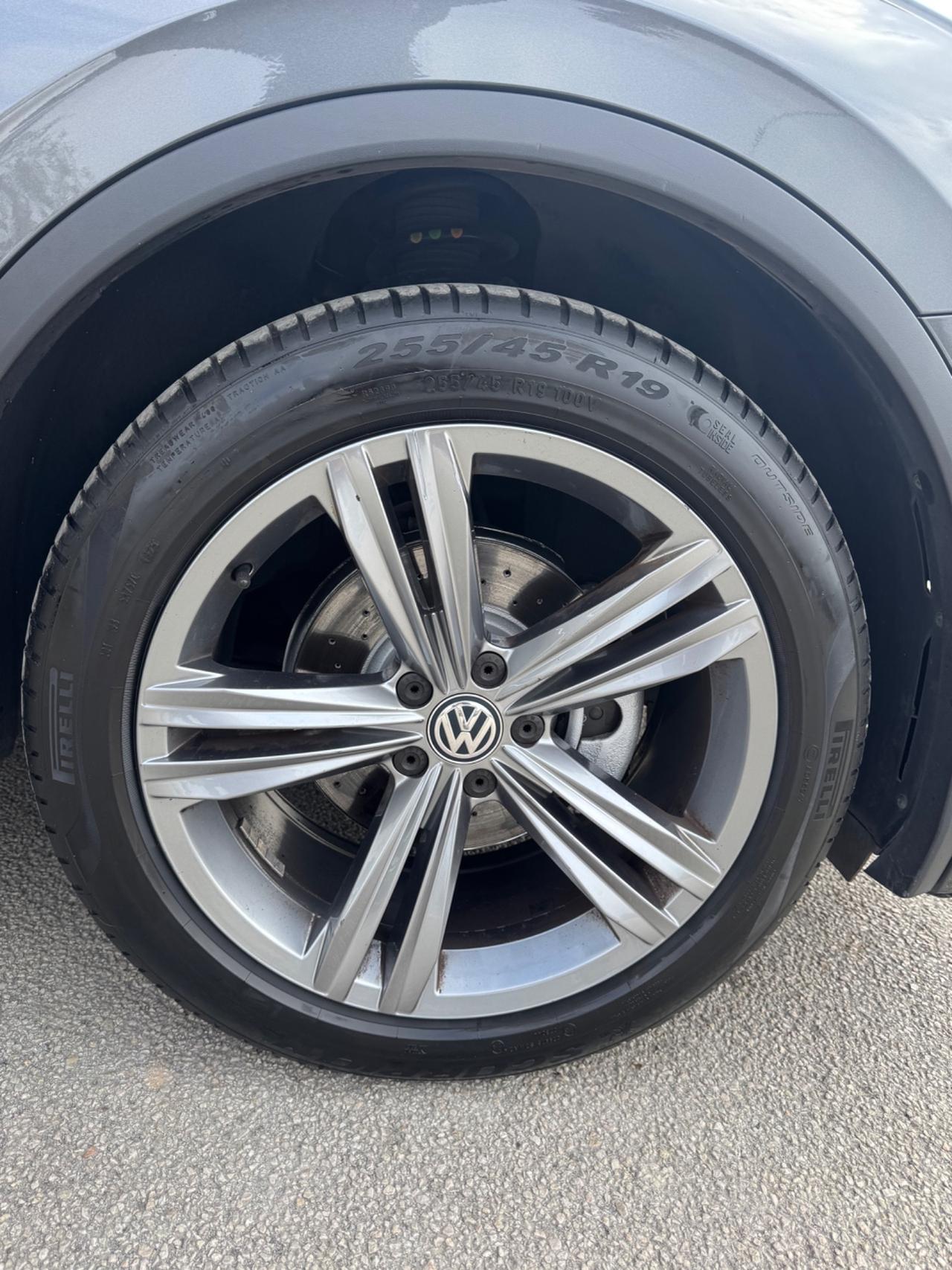 Volkswagen Tiguan 2.0 TDI R-LINE DSG