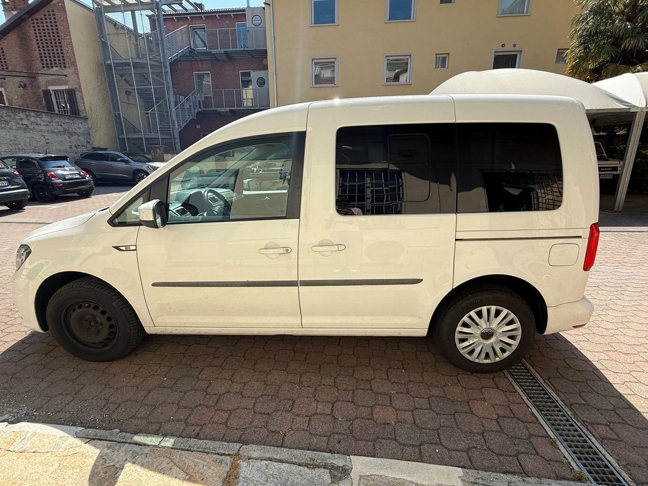 Volkswagen Caddy Trendline 2.0 TDI 102 cv 5 posti #6093