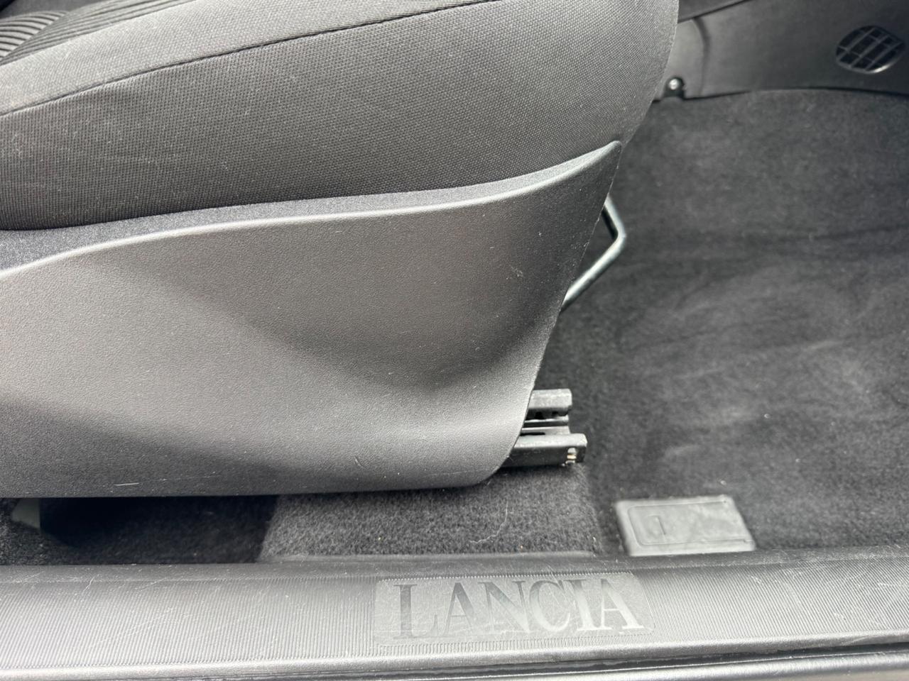 Lancia Ypsilon 1.2 69 CV Argento