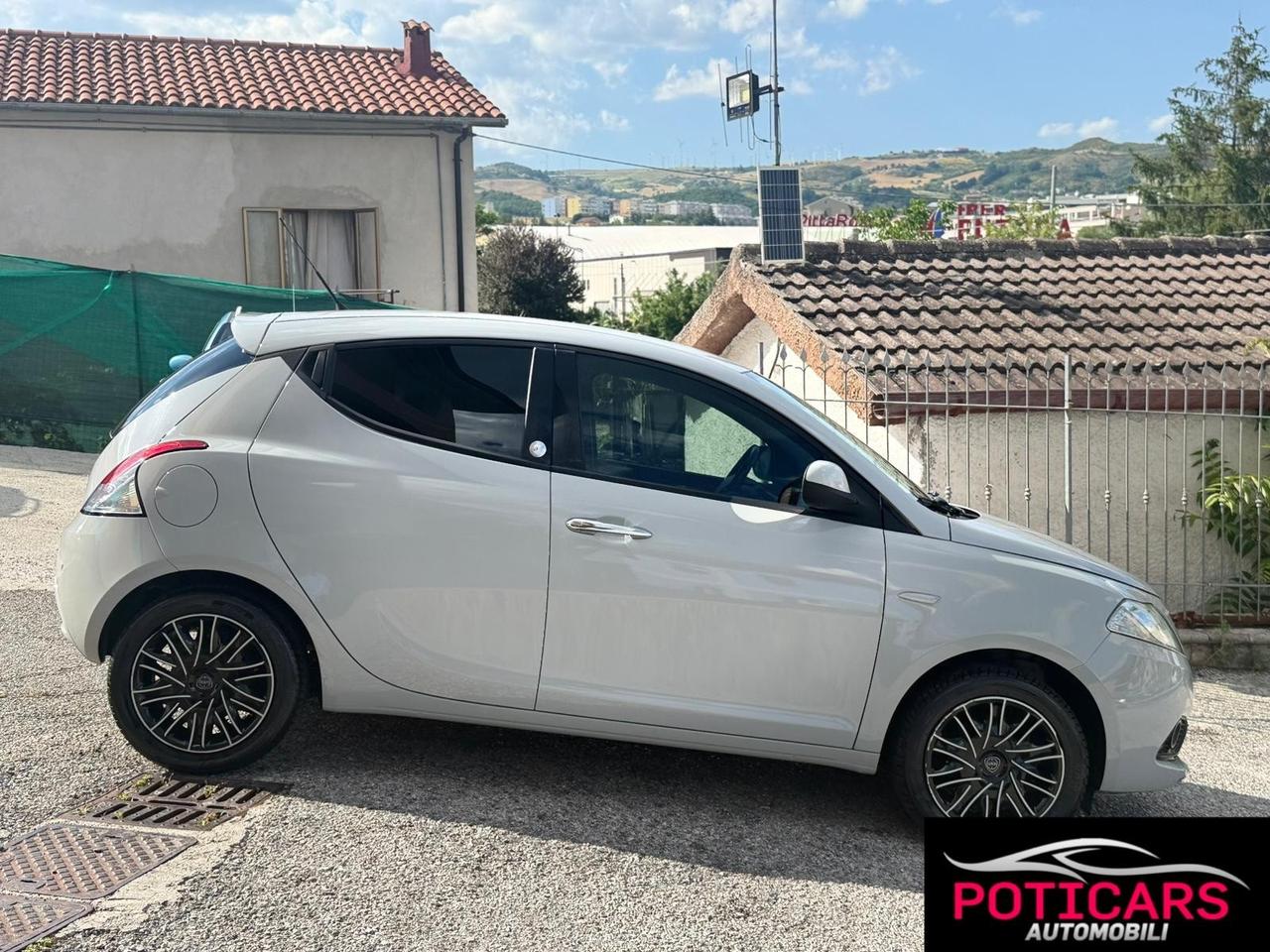Lancia Ypsilon 1.2 69 CV 5 porte GPL Ecochic Gold