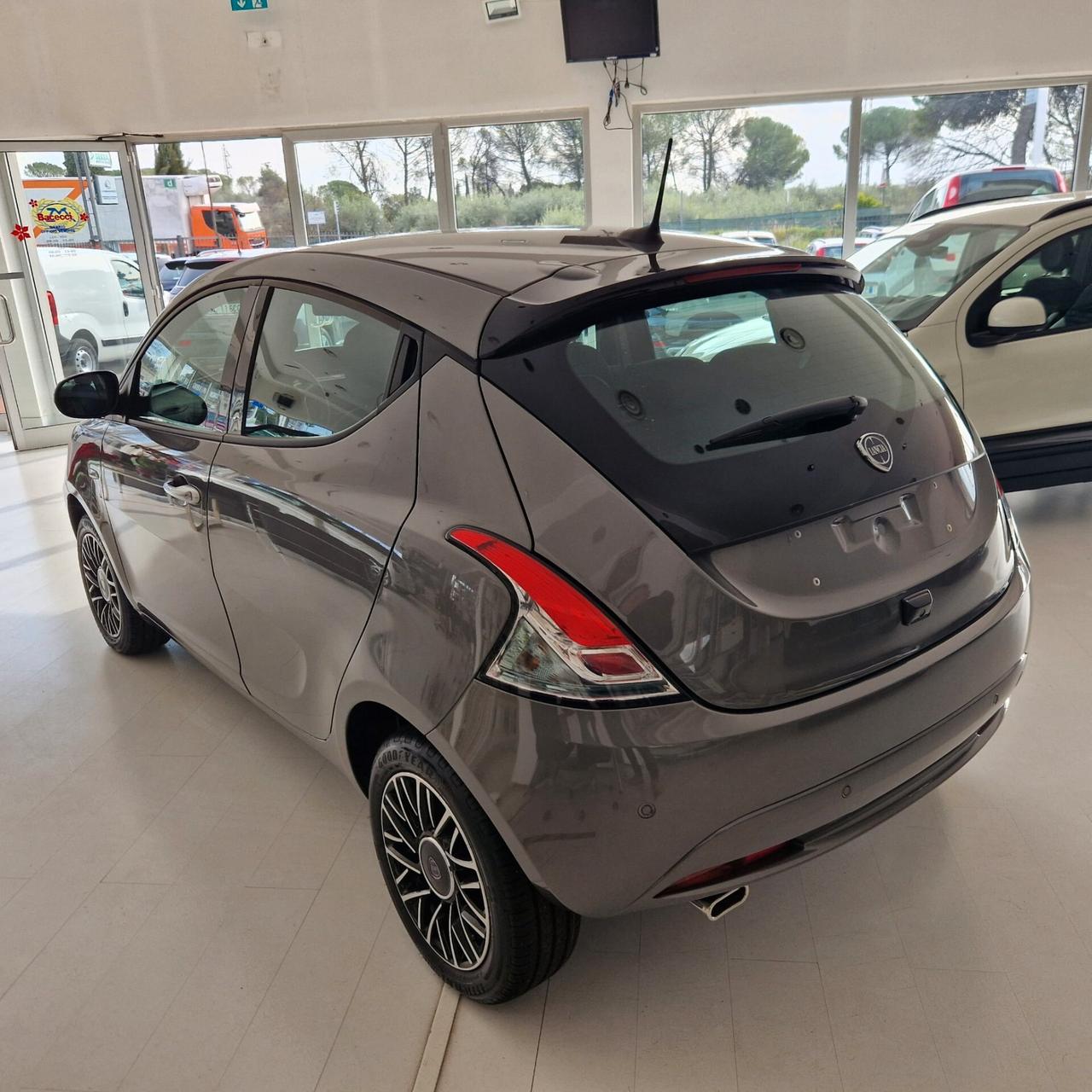 Lancia Ypsilon 1.0 FireFly 5 porte S&S Hybrid Platino