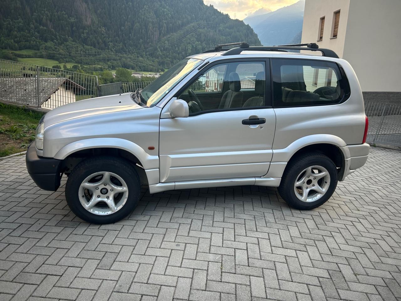 Suzuki Grand Vitara 1.6i 16V cat 3 porte