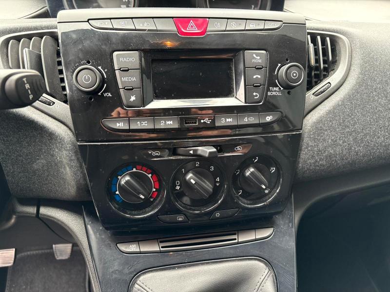 Lancia Ypsilon 1.0 firefly hybrid Gold s&s 70cv ADATTA NEOPATENTATI