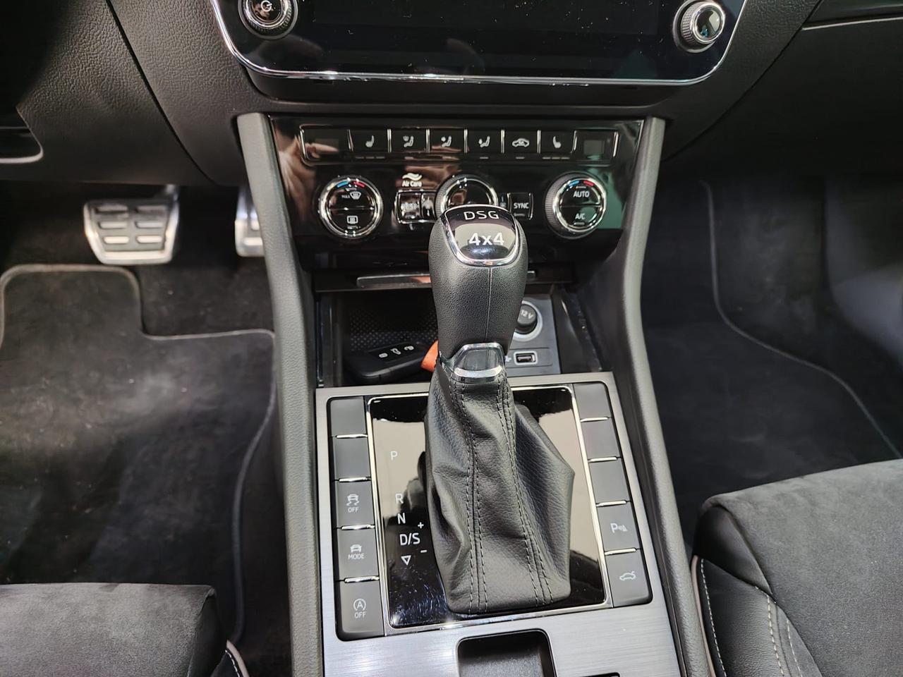 SKODA Superb Wagon 2.0 tdi Scout 4x4 190cv