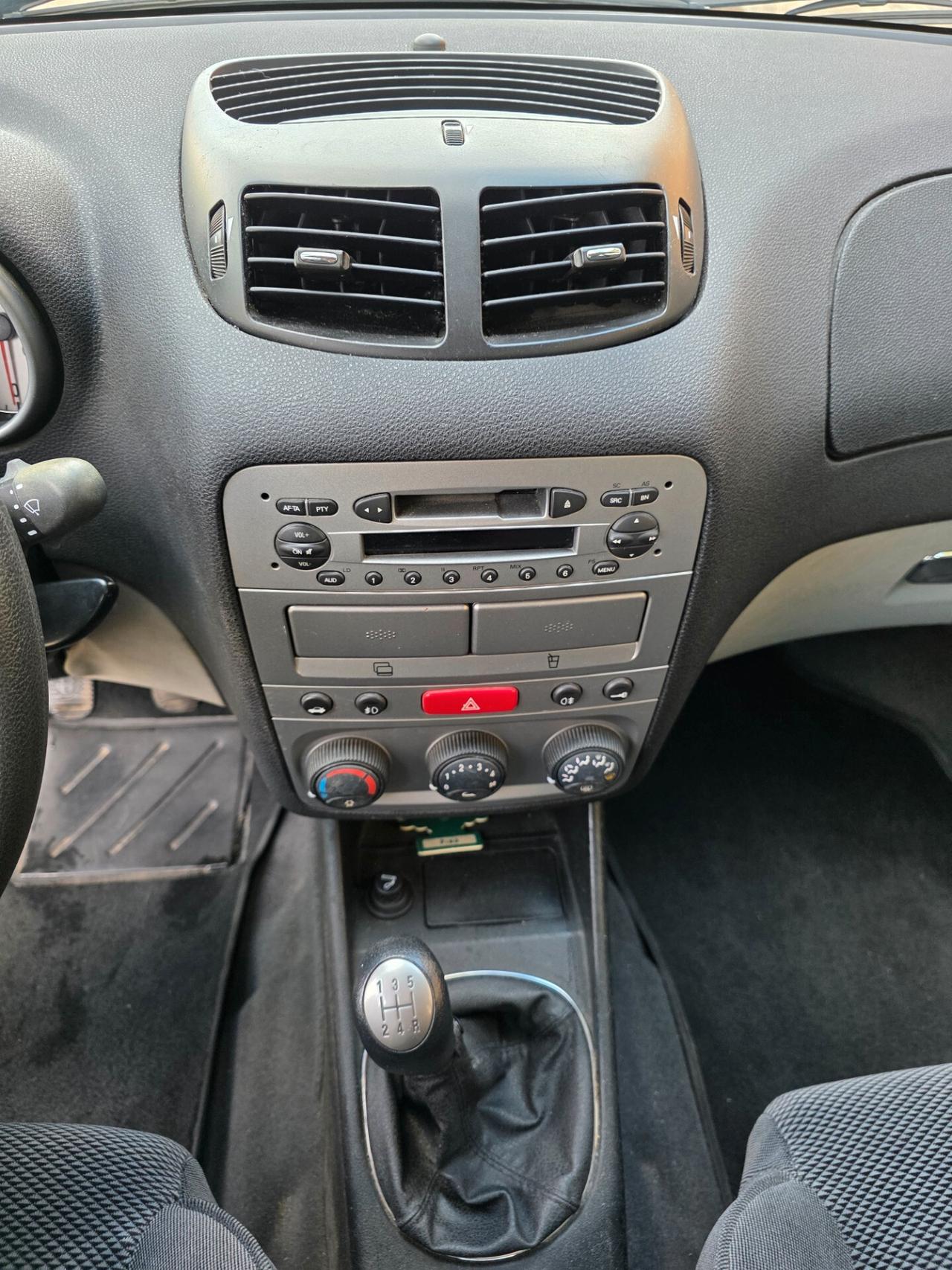 Alfa Romeo 147 1.6i 16V T.S. (105 CV) cat 5p. Dist.