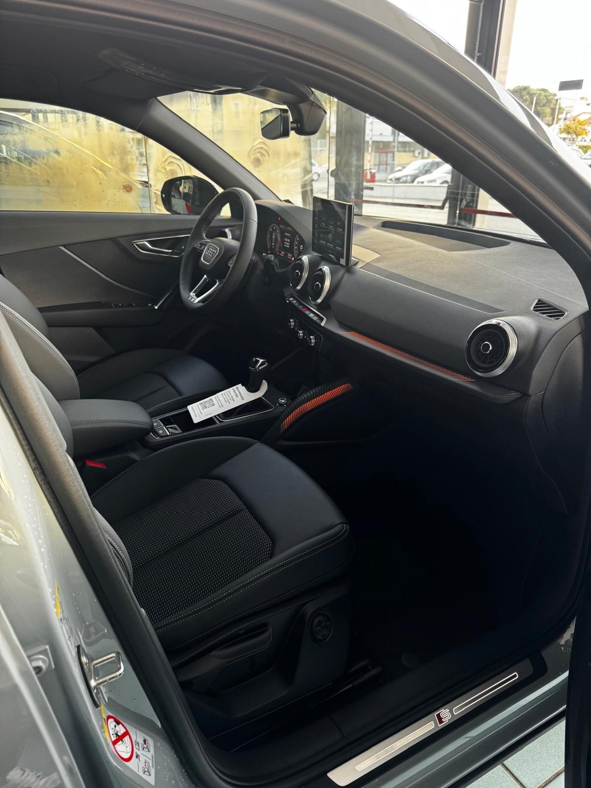 Audi Q2 35 TDI S tronic Identity Black