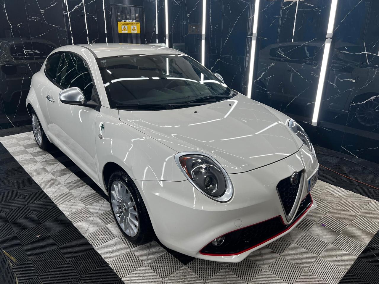 Alfa Romeo MiTo 2017 1.4 Distinctive 78cv E6