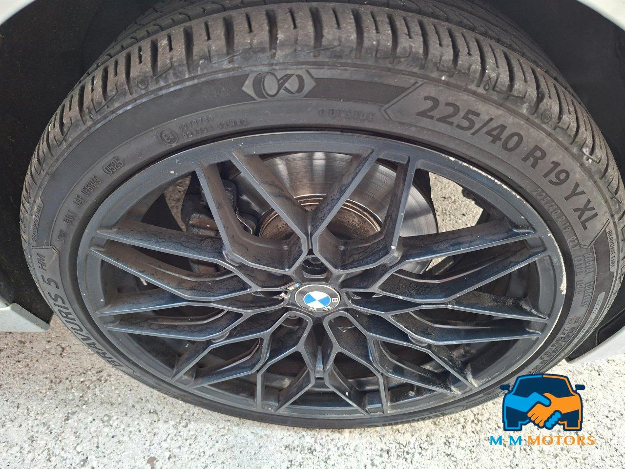 BMW 320 d Touring doppio treno di pneumatici