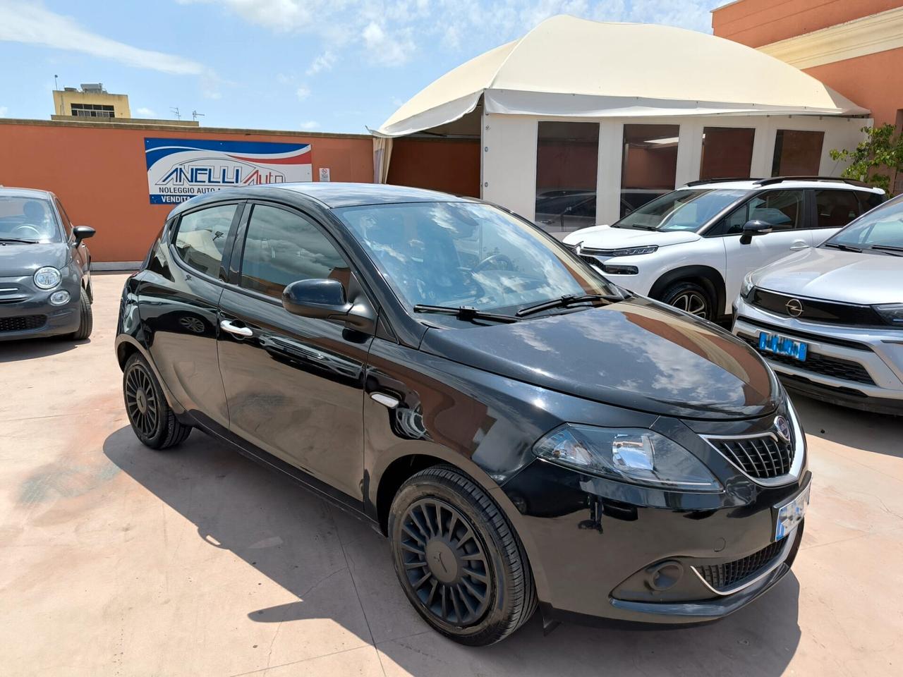 Lancia Ypsilon 1.0 FireFly 5 porte S&S Hybrid Ecochic Silver