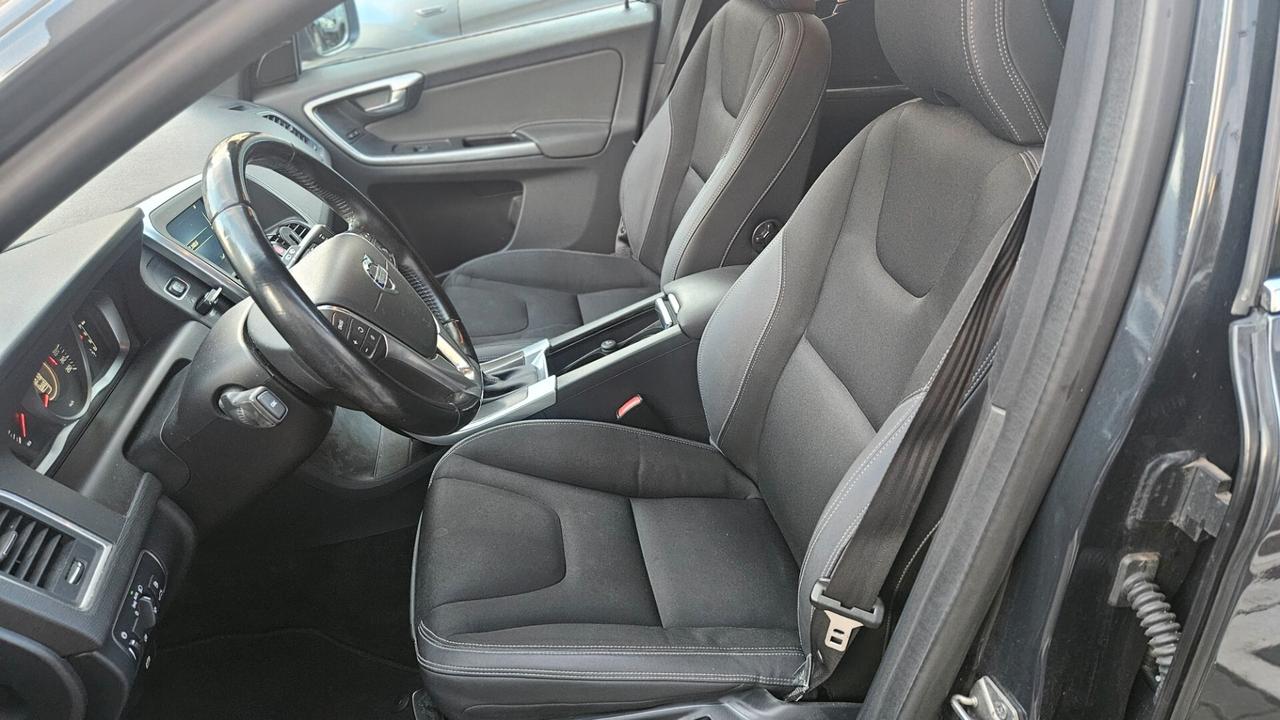 Volvo XC 60 2.4 d4 awd 181cv geartronic NAVY-CAM-SED.RISC