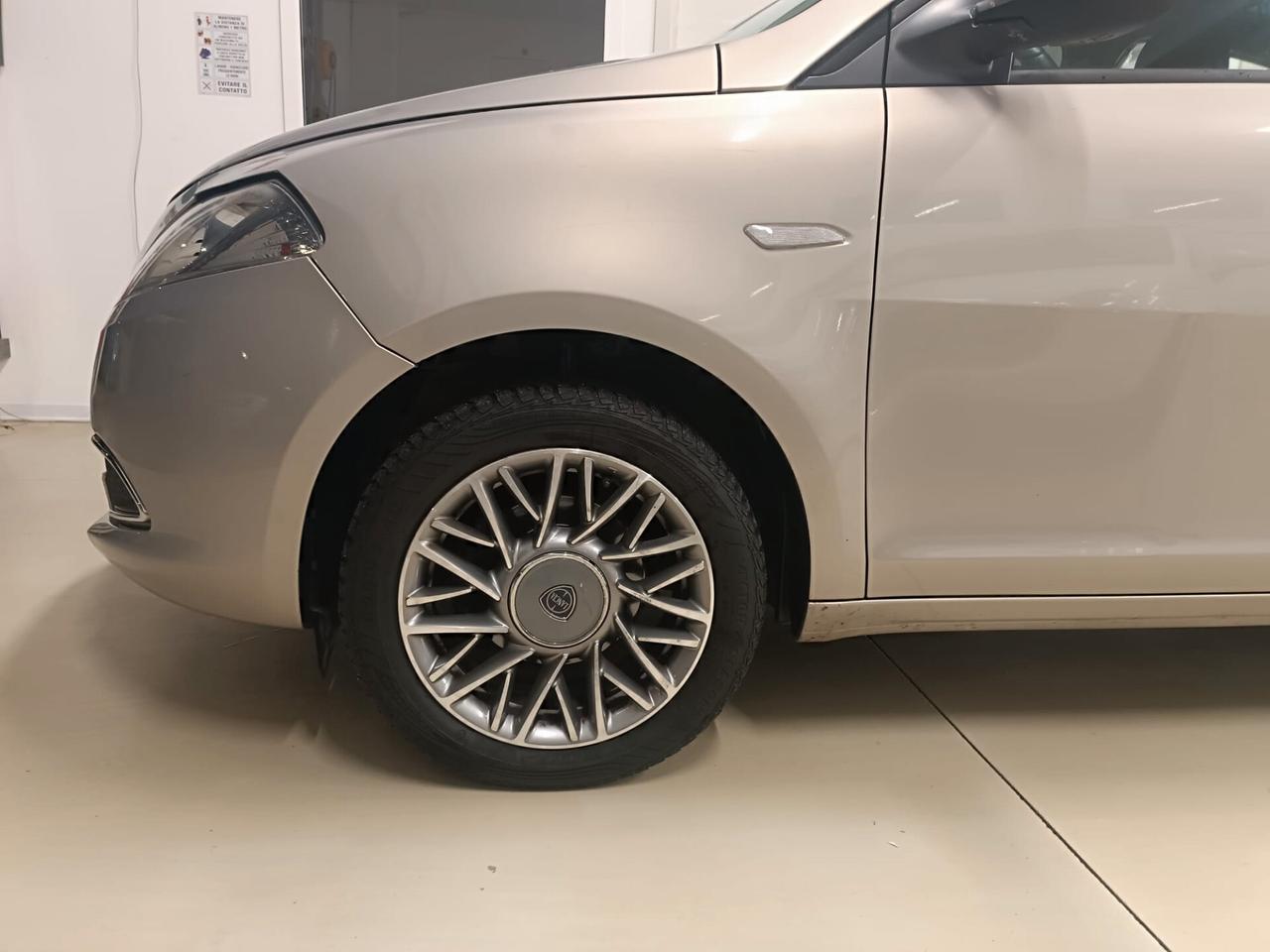 Lancia Ypsilon 1.2 69 CV 5 porte Gold
