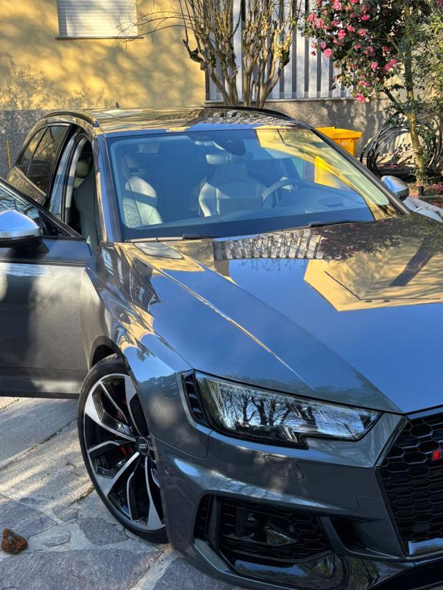 AUDI RS 4 Avant