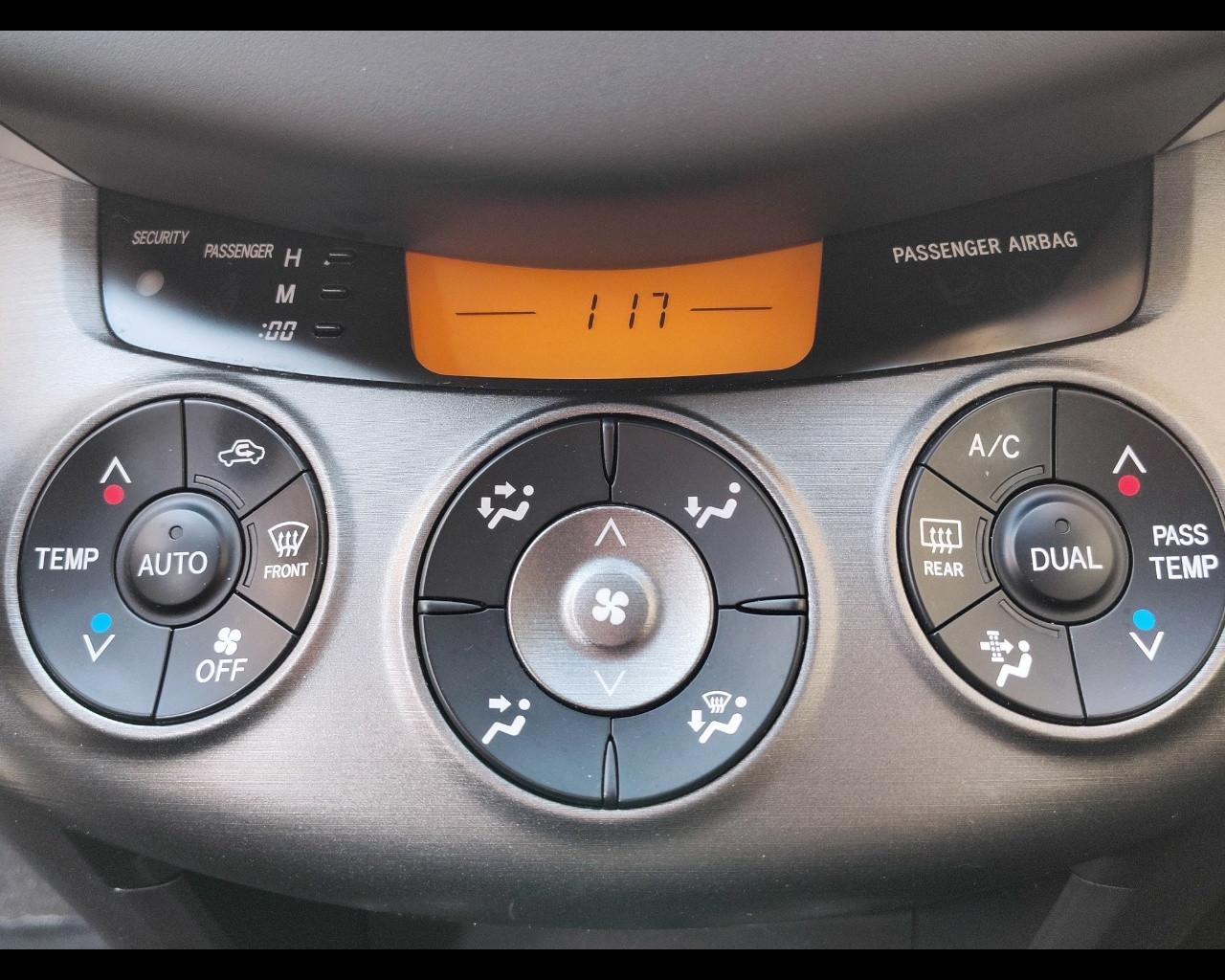 TOYOTA RAV4 3ª serie - RAV4 2.2 D-4D 150 CV DPF