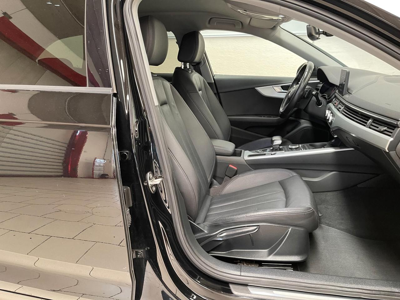 Audi A4 Avant Sport 35 2.0 TDI 150cv s-tronic-LEGGI SOTTO