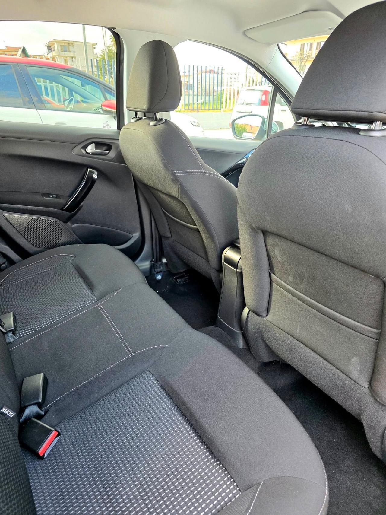 Peugeot 208 1.2 bz 82cv Allure