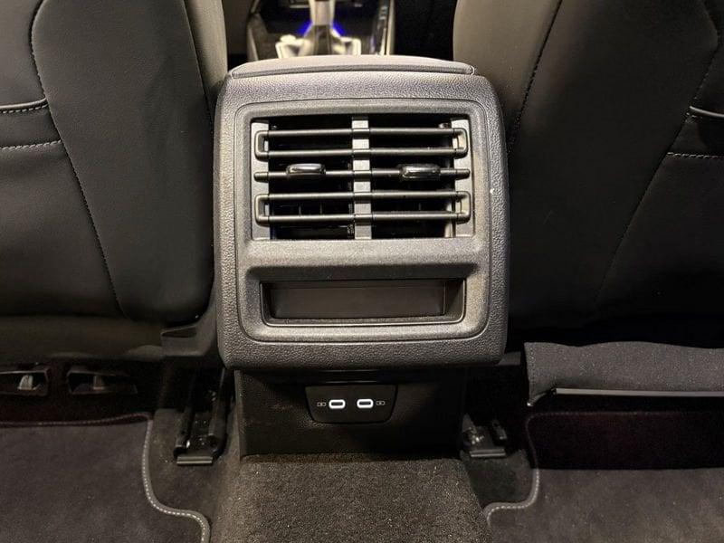 Volkswagen Golf Golf 1.5 tsi R-Line 150cv Camera ACC Cockpit