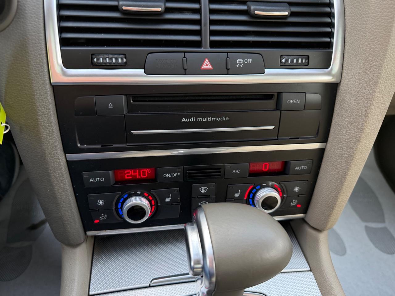 Audi Q7 3.0 V6 TDI 245 CV QUATTR0 7 POSTI