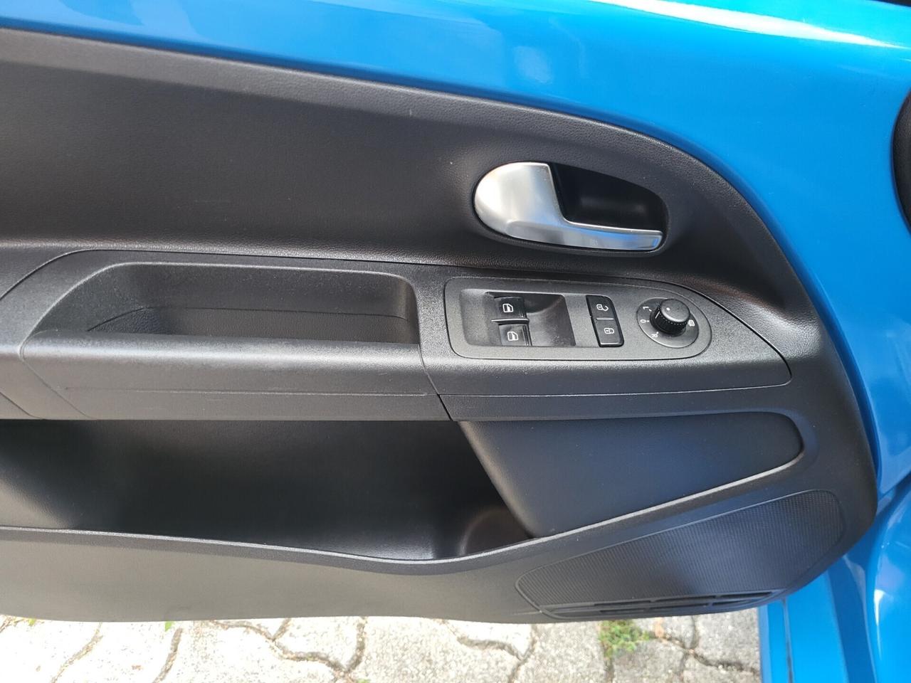 Volkswagen up! 1,0-UNICA PROPR-EURO 6-3 REVISIONI