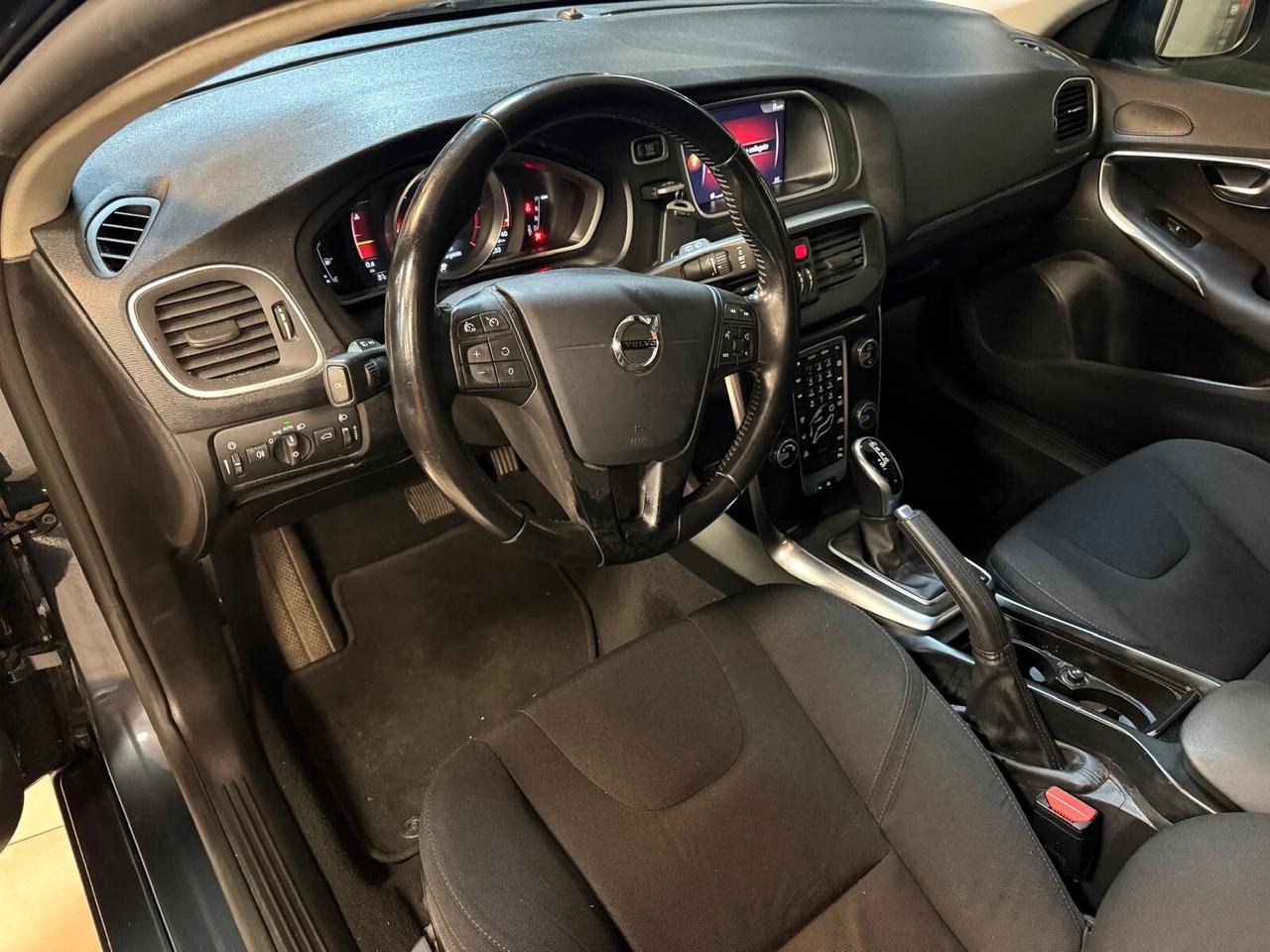 Volvo V40 D2 Geartronic Momentum