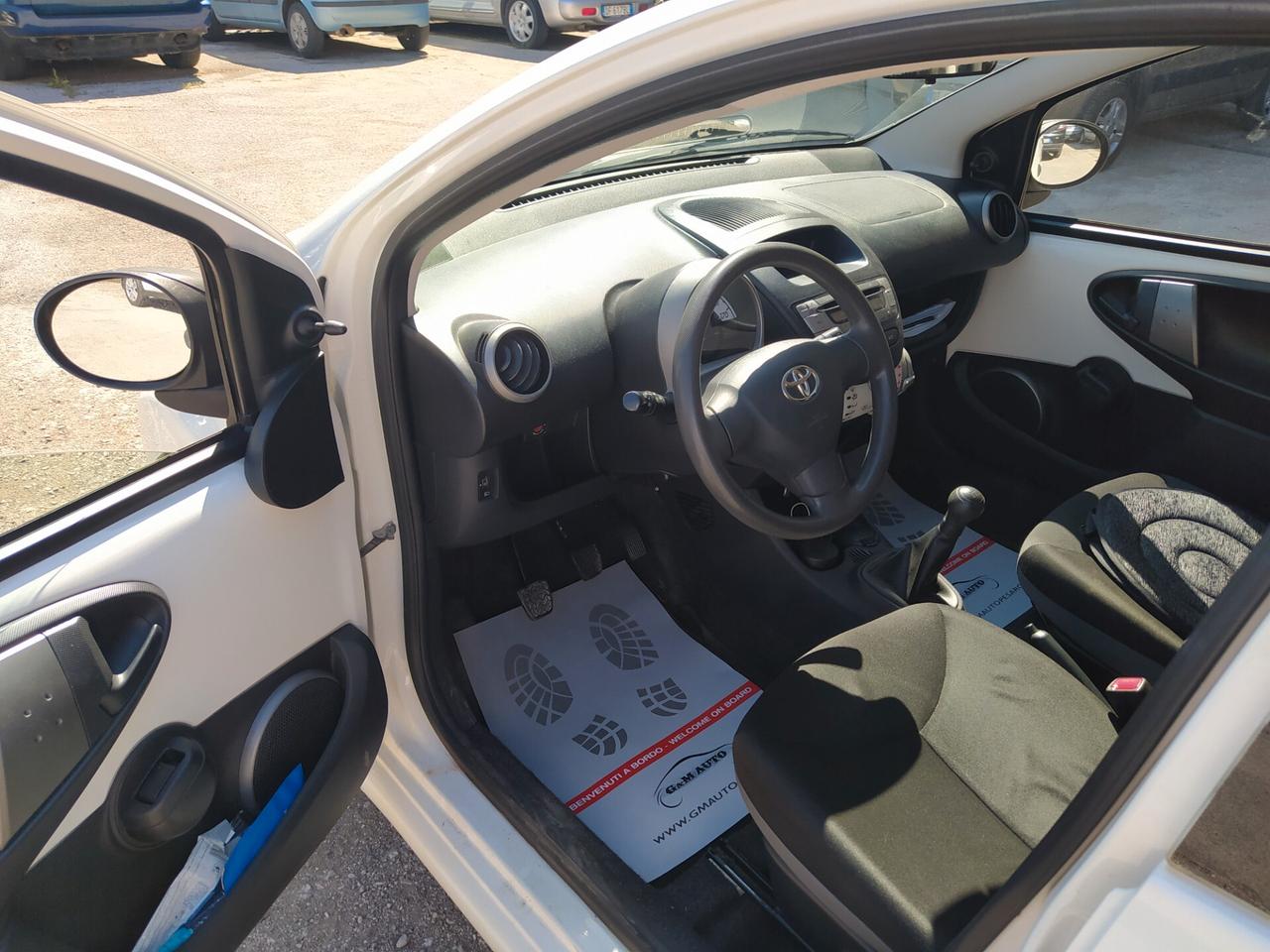 Toyota Aygo 1.0 12V VVT-i 5 porte Active Connect Neopatentati