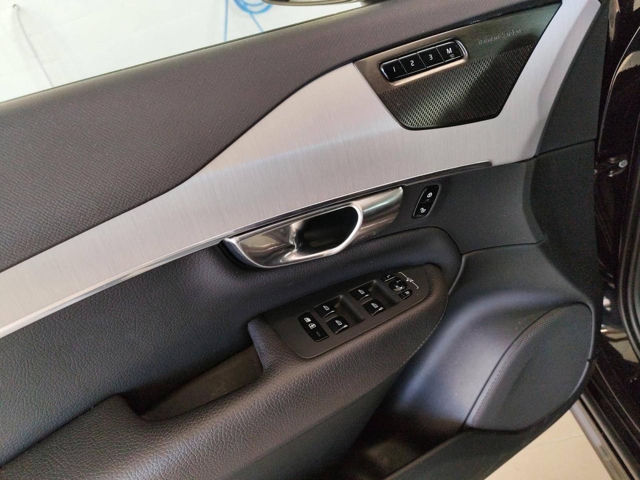 Volvo XC90 2.0 t8 phev R-design awd 303cv 7 Posti