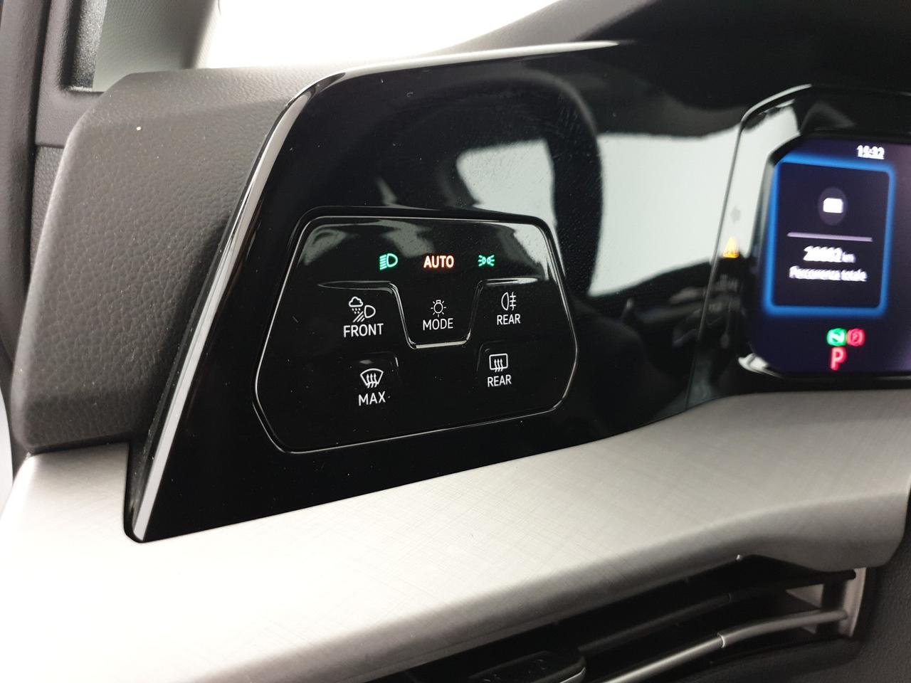 Volkswagen Golf variant 2.0 tdi life 150cv dsg