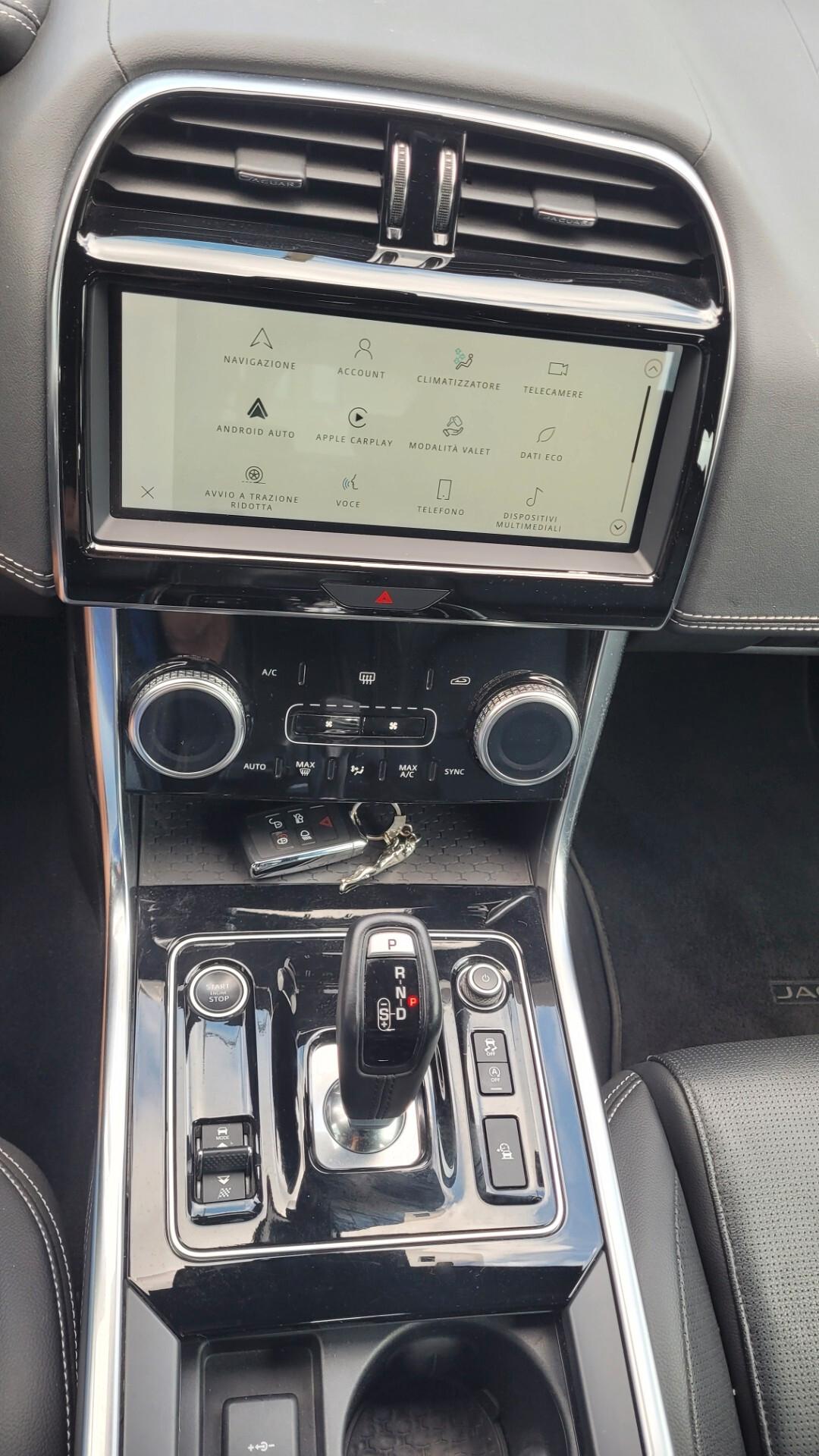 Jaguar XE 2.0 D 204 CV AWD 4X4 Dynamic Black