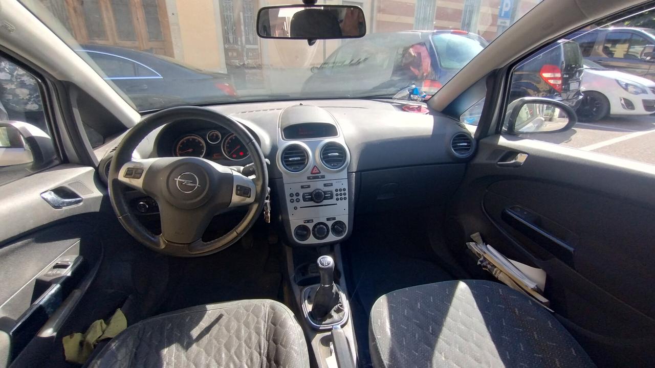 Opel Corsa 1.2 5 porte Club NEOPATENTATI