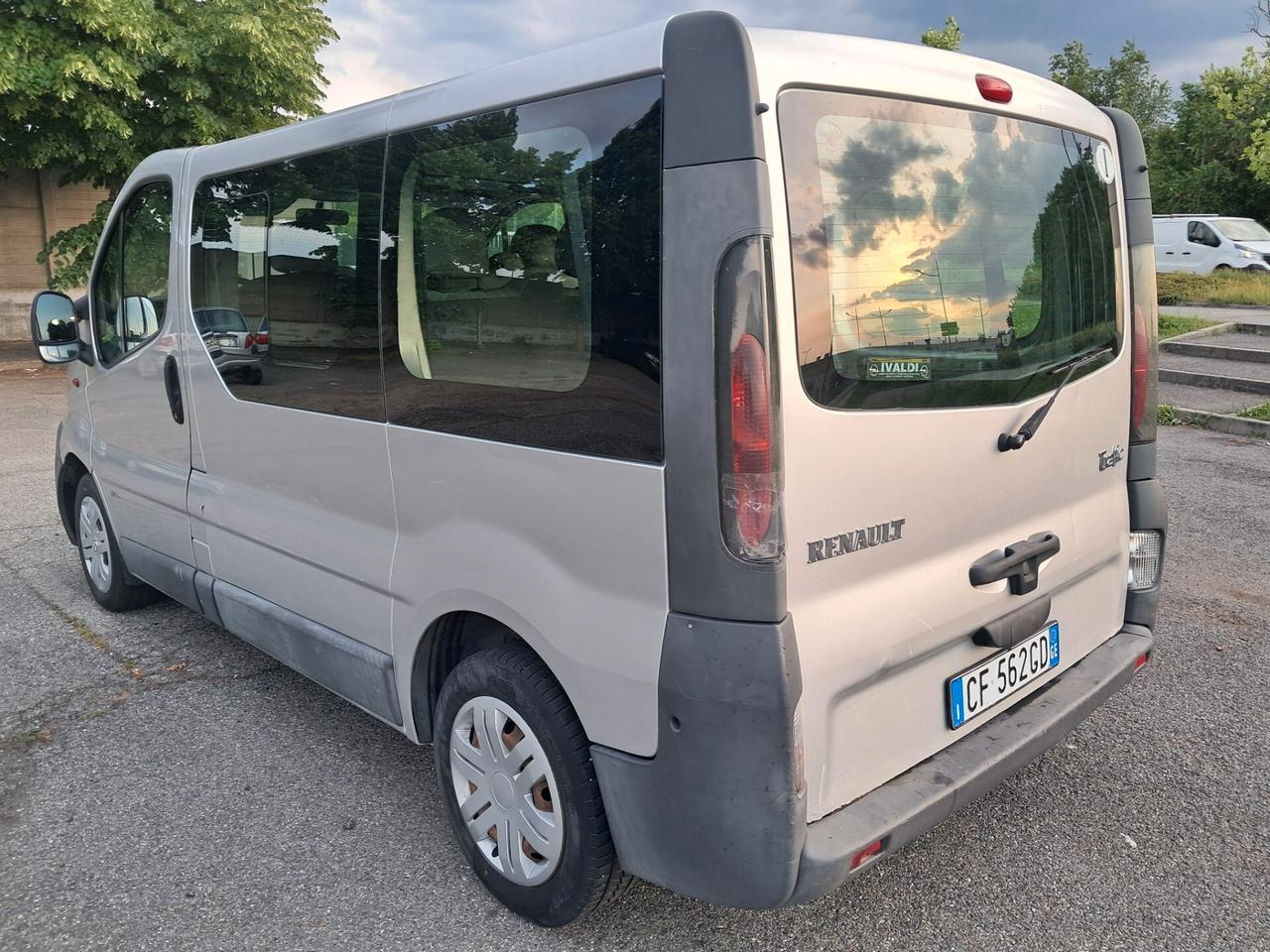 VIVARO 6 POSTI AUTOCARRO