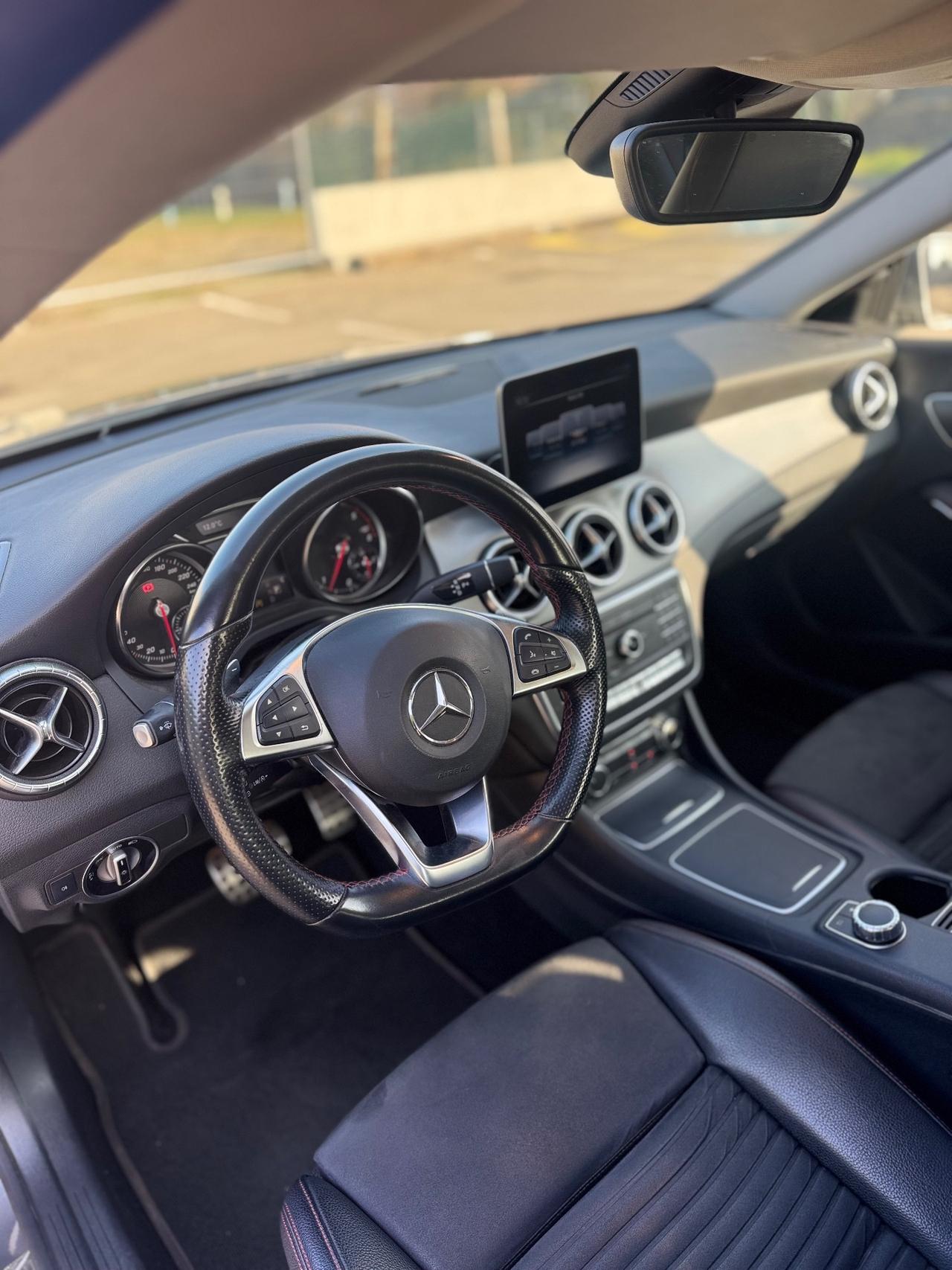MERCEDES CLA 200d PREMIUM AMG 67.000 KM