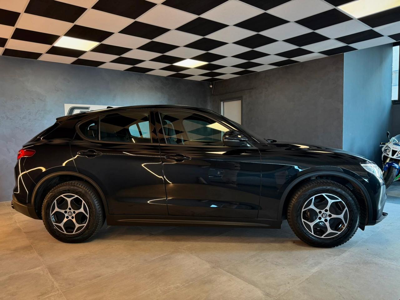 Alfa Romeo Stelvio 2.2 Turbodiesel 160 CV AT8 RWD Business