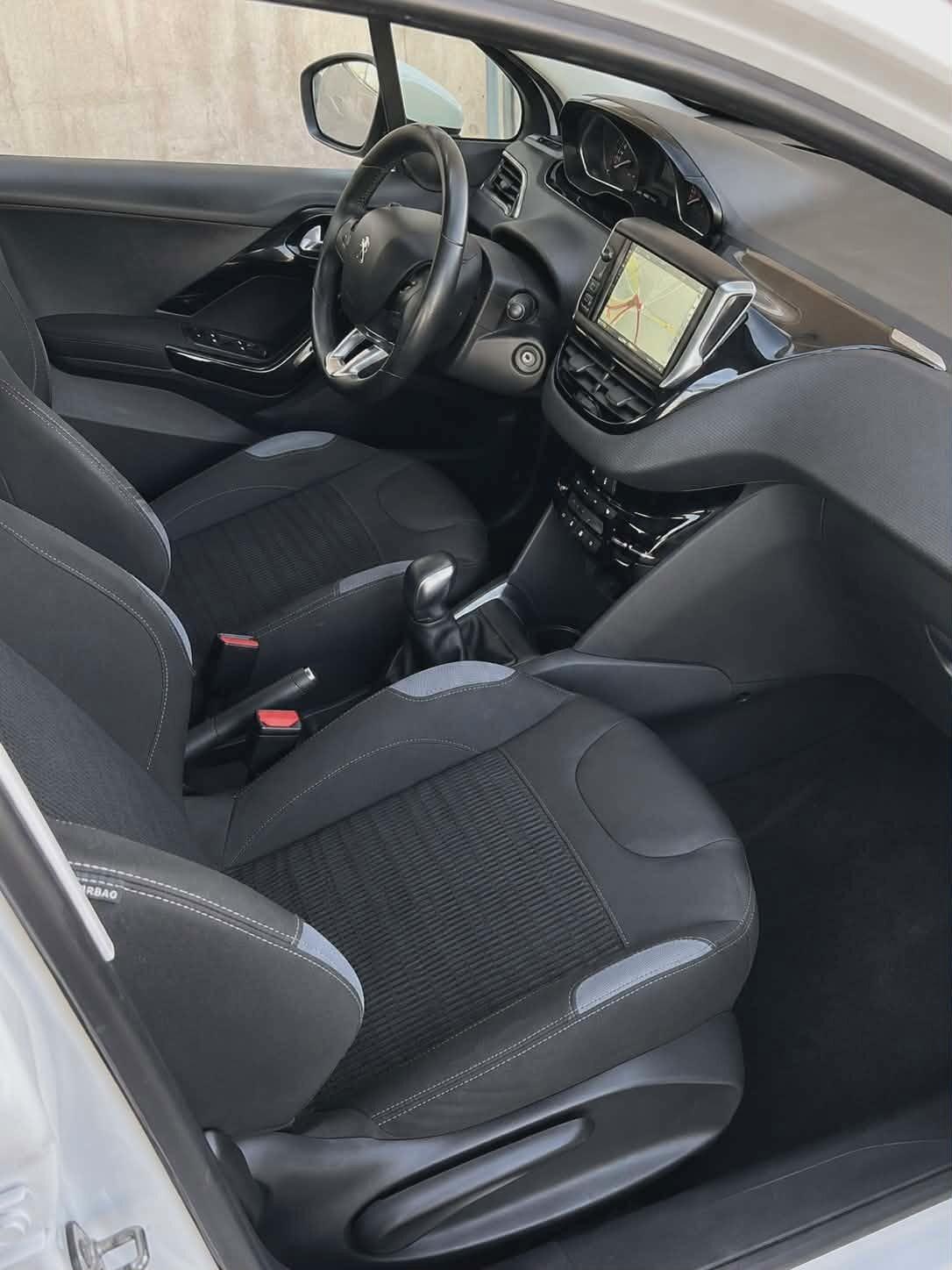 Peugeot 208 1.2 Benzina Allure – PARI AL NUOVO