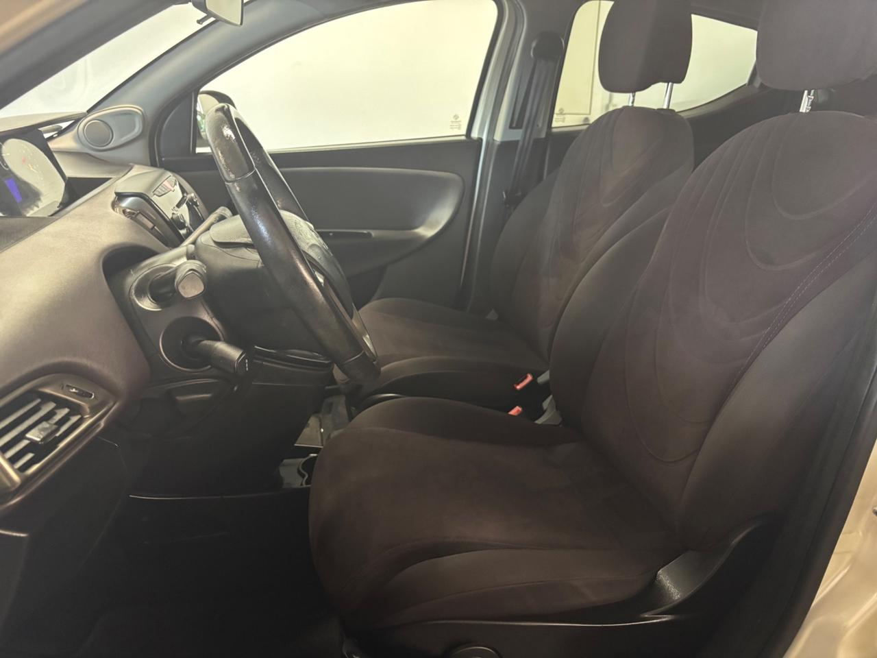 Lancia Ypsilon 1.2 BENZINA 69 CV Platinum |OK NEOPATENTATI |
