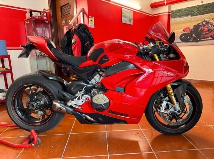 Ducati Panigale V4 v 4 s