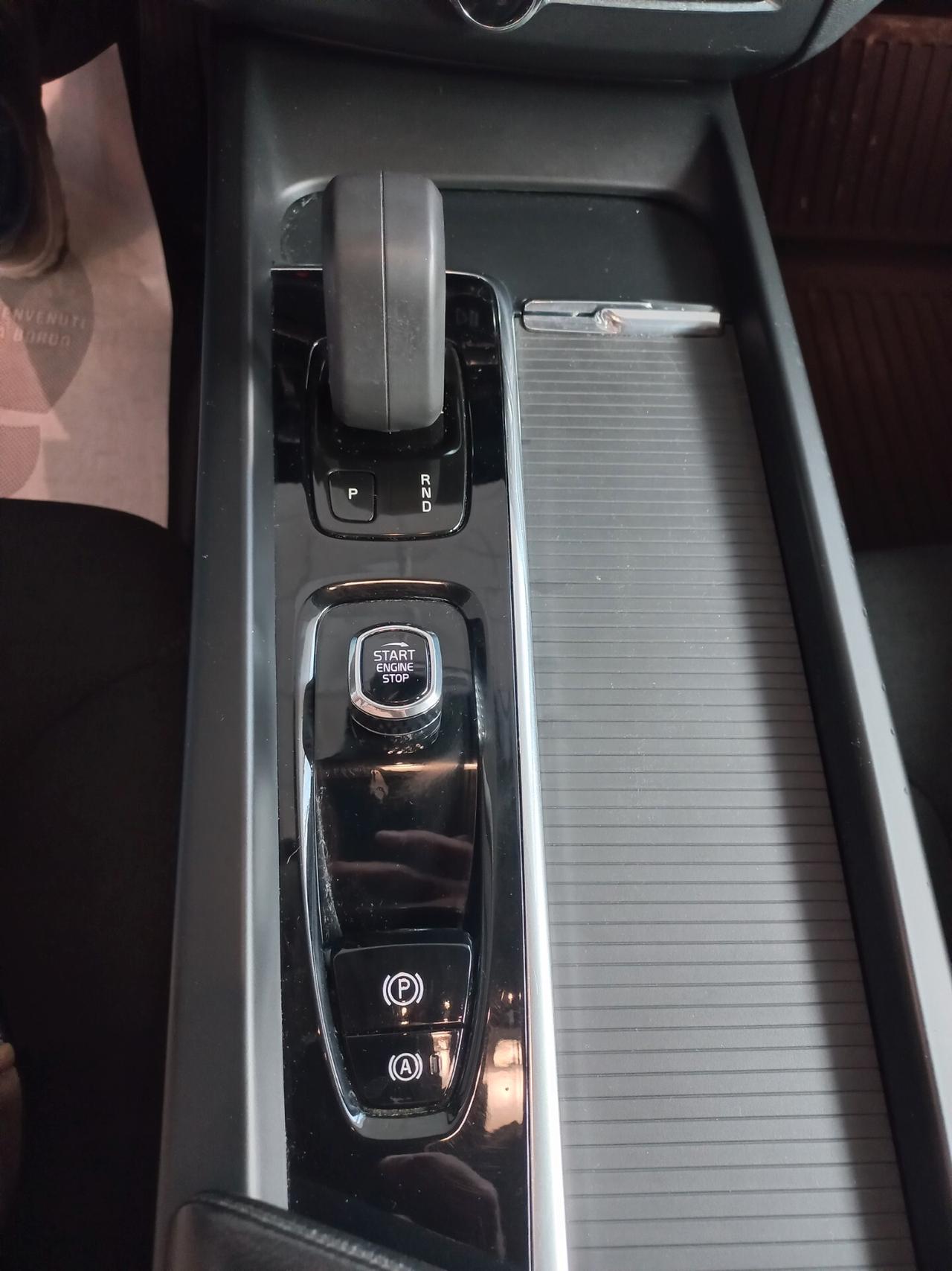 Volvo XC 60 XC60 B4 (d) AWD Geartronic Momentum Pro N1 iva esposta