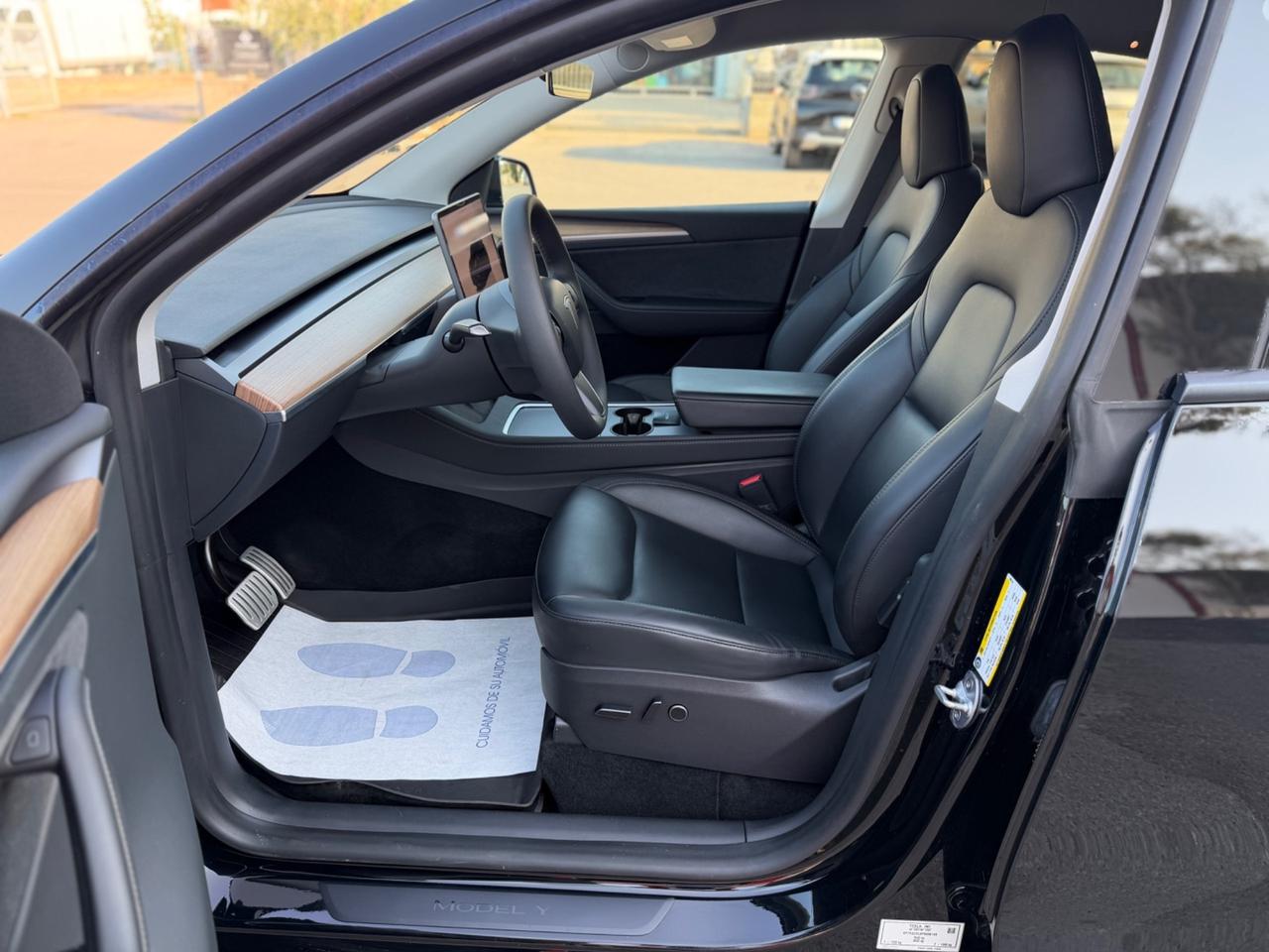 Tesla Model Y AWD Performance