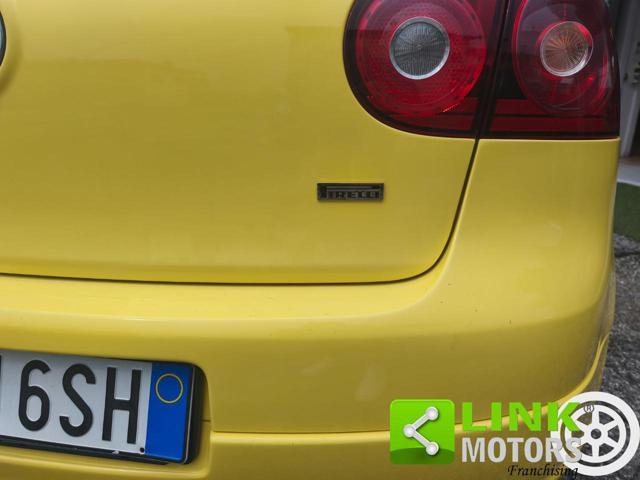 VOLKSWAGEN Golf GTI PIRELLI