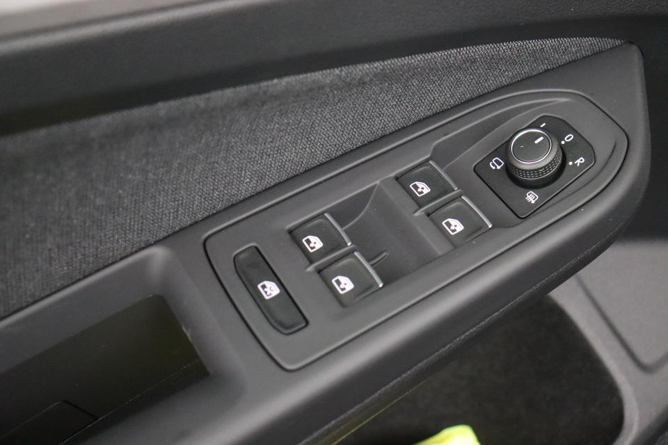 VOLKSWAGEN Golf 1.0 TSI EVO Life Business in PROMO